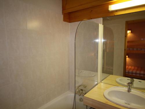 Koupelna v ubytování Les Saisies - Studio+Cabine pour 5 pers, balcon, superbe vue, casier à skis - FR-1-293-136