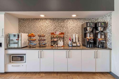 Kuchyň nebo kuchyňský kout v ubytování Extended Stay America Suites - Colonial Heights - Fort Lee