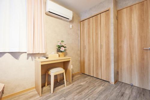 a small room with a desk and a chair at Designed apart ment Yamanote Line Shin-Okubo Sta 3 min walk in Tokyo