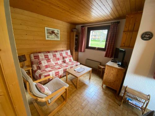 Posedenie v ubytovaní Appartement cosy et lumineux proche des télécabines, avec balcon et parking, animaux acceptés ! - FR-1-692-33