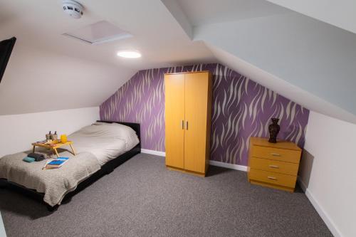 Postel nebo postele na pokoji v ubytování Luxurious Double Rooms with Private Bath and Free Breakfast, Wi-fi