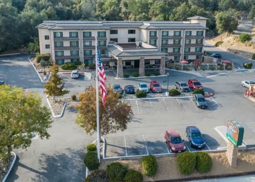 an aerial view of a hotel with a parking lot at Yosemite Southgate Hotel & Suites in Oakhurst