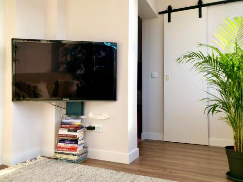 a flat screen tv on a wall in a living room at Modern City Center Apartment in Torres Vedras