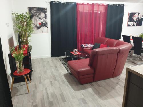 Photo de la galerie de l'établissement MAISON B, à Saint-Jean-de-Thurigneux