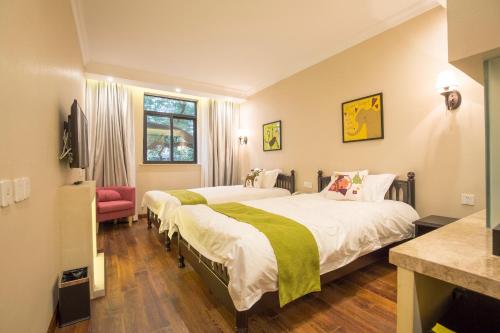 מיטה או מיטות בחדר ב-Shanghai Soho Garden Hotel