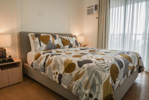 Postel nebo postele na pokoji v ubytování Elegant, and Family-Friendly 2BR in Pine Suites