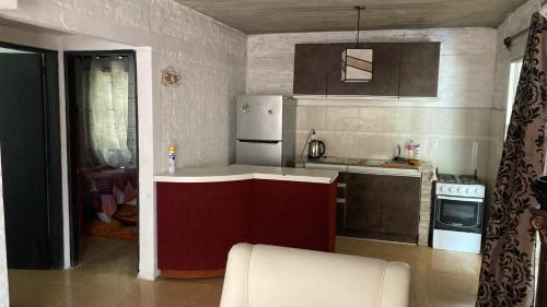 Virtuvė arba virtuvėlė apgyvendinimo įstaigoje Casa en San Luis