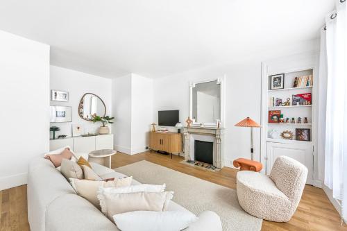 Marais - Montmorency 2bdr by B'Your Home