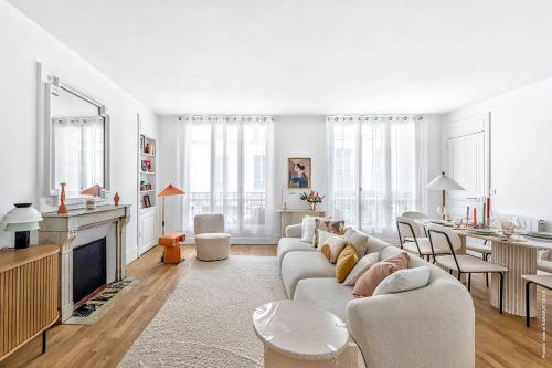 Marais - Montmorency 2bdr by B'Your Home