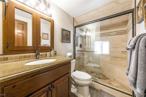 Ένα μπάνιο στο 1331 Zurich Lane - Modern Mountain Chalet