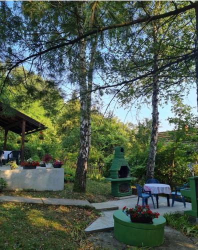 Taman di luar Vikendica Alisa