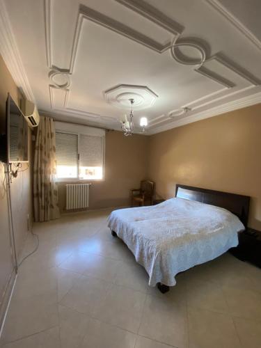 a bedroom with a large bed in a room at Appartement haut standing in Tlemcen