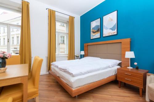 Кровать или кровати в номере Moonlight Apartments Old Town