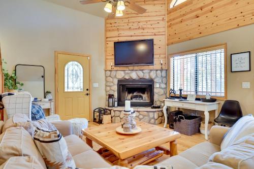 Inviting Nutrioso Cabin with Wraparound Porch!