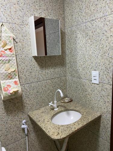 Bilik mandi di Casa em Arraial do Cabo a 30 metros do mar