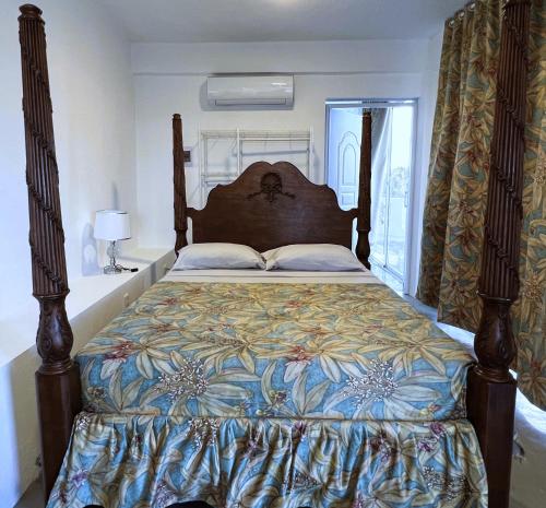 Postel nebo postele na pokoji v ubytování GodFather #7 Balcony, Large Sofa-bed at Casablanca