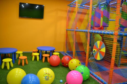 a room with a bunch of balls and stools at Hotel Daytona Palace in Casoria