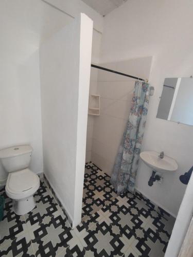 a bathroom with a toilet and a sink at La Casa del Mar - Hotel Familiar en San Bernardo del Viento in San Bernardo del Viento