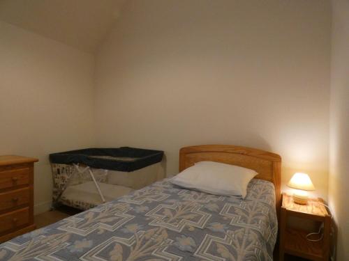 a small bedroom with a bed and a nightstand at Spacieux gîte au cœur du Perche - 3 chambres, jardin, cheminée, proche activités et Nogent-le-Rotrou - FR-1-581-67 in Trizay-Coutretot-Saint-Serge
