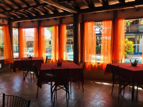 Un restaurante u otro lugar para comer en Posada Luisa Del Valle