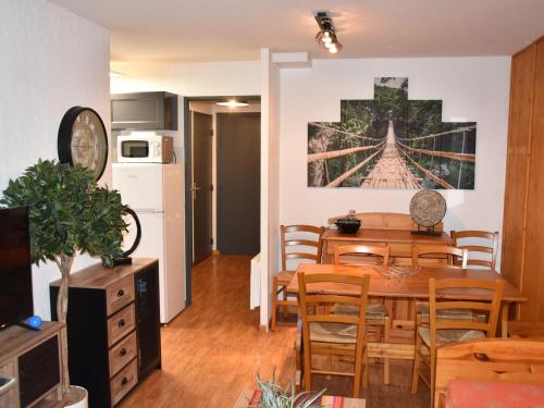 Appartement Pralognan-la-Vanoise: 3 pièces, piscine, proche centre & téléphérique - FR-1-464-221