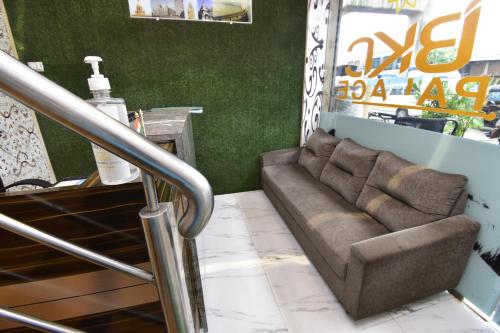a couch sitting in the corner of a room at Hotel BKC Palace Inn - Near US Consulate, Bandra Kurla Complex హోటల్ బి కే సి ప్యాలెస్ ఇన్ in Mumbai