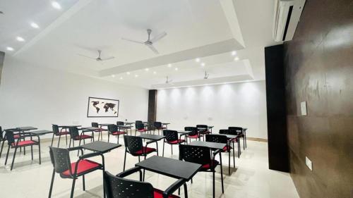 a room with a bunch of chairs and tables at BluO Studio3 DLF Cybercity - Balcony, Gym TT, Lift in Gurgaon