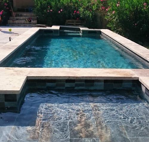 Photo de la galerie de l'établissement Villa La Ressourcerie a Saignon, à Saignon