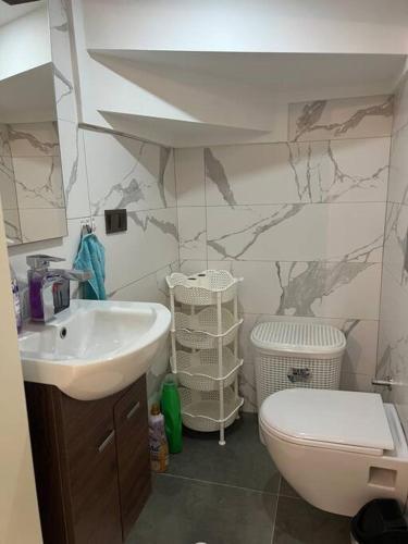 a bathroom with a sink and a toilet at Retro 15 3+1 in Alanya