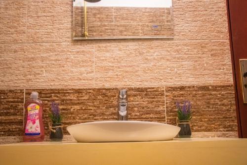Fotografie z fotogalerie ubytování Appartement meublé en R2 Haut Standing 1CH v destinaci Yaoundé