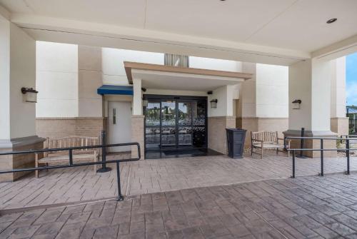 a lobby of a building with a revolving door at Hampton Inn Marshall in Marshall