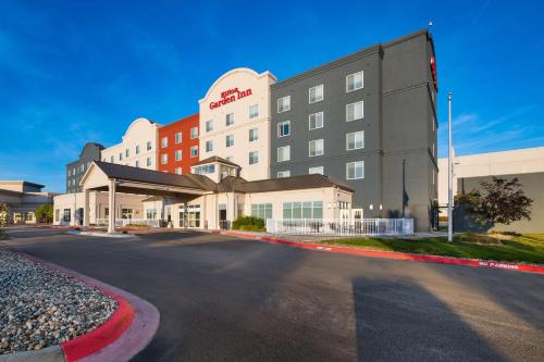 an empty street in front of a hotel at Hilton Garden Inn Omaha East/Council Bluffs in Council Bluffs