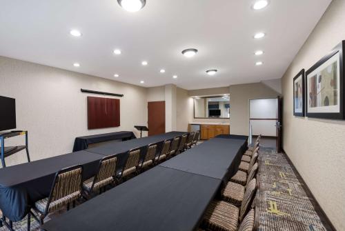 a conference room with a long table and chairs at Hampton Inn Marshall in Marshall