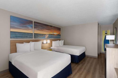 Ένα ή περισσότερα κρεβάτια σε δωμάτιο στο Days Inn by Wyndham Florence Near Civic Center