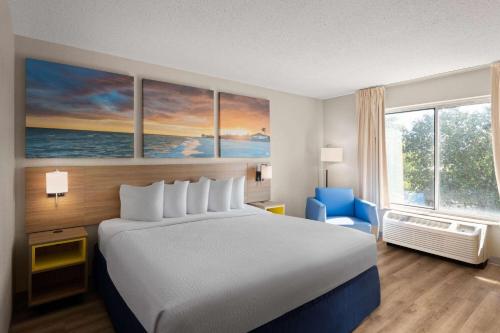 Ένα ή περισσότερα κρεβάτια σε δωμάτιο στο Days Inn by Wyndham Florence Near Civic Center