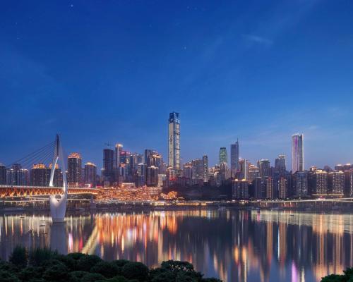 een uitzicht op een stad met een brug en een skyline van de stad bij The Lixury Hotel, in The Unbound Collection by Hyatt in Chongqing