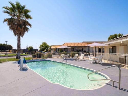 Super 8 by Wyndham Dunnigan – Photos 2