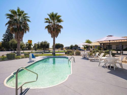 Super 8 by Wyndham Dunnigan – Photos 3