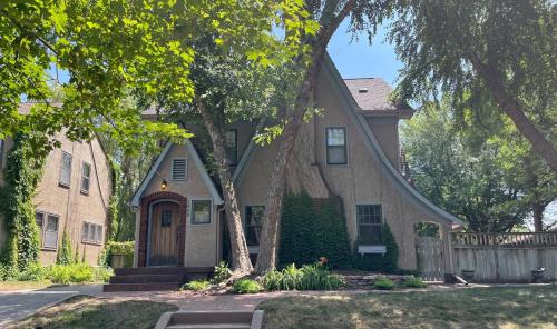 Historic Twin Tudors Inn – Photos 3
