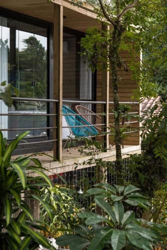 a porch with a blue bench on a house at Pousada Vila do Mel in Pontal do Paraná