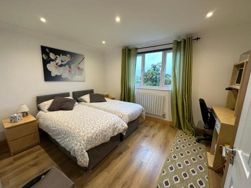 a bedroom with a bed and a window at En-suite at Denmark Hill in London