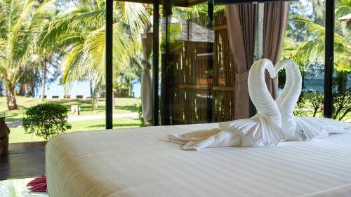 Postel nebo postele na pokoji v ubytování Long Beach Chalet - SHA Extra Plus