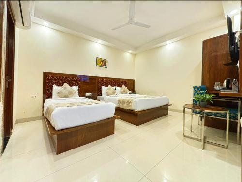 Katil atau katil-katil dalam bilik di Hotel Emblem Suites- Near Delhi Airport