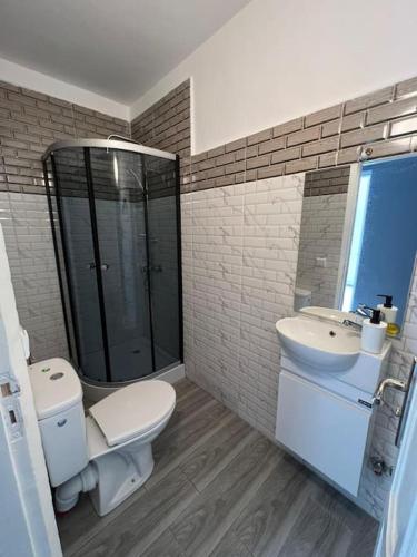 Ένα μπάνιο στο Appartement très équipé etpropre 1