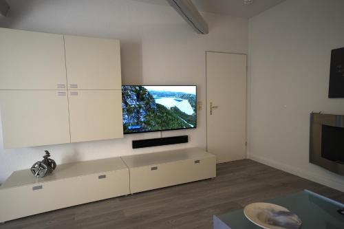 TV a/nebo společenská místnost v ubytování Brauhaus Suite 19