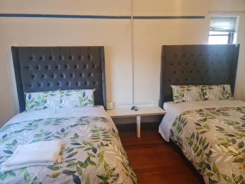 Letto o letti in una camera di HASATE GUEST HOUSE 13 LOUWVILLE STREET BELLIVILLE Cape Town south Africa