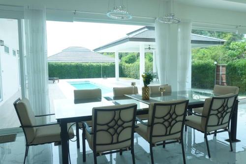 Bazén v ubytování CoaSea Pool Villa - 3 Bedrooms 3.5 Bathrooms nebo v jeho okolí