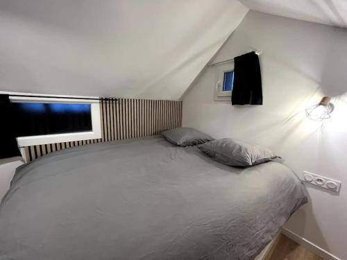 a bedroom with a large white bed with a window at Studio 2 - Mi-Côte - Duplex à Orvault in Orvault