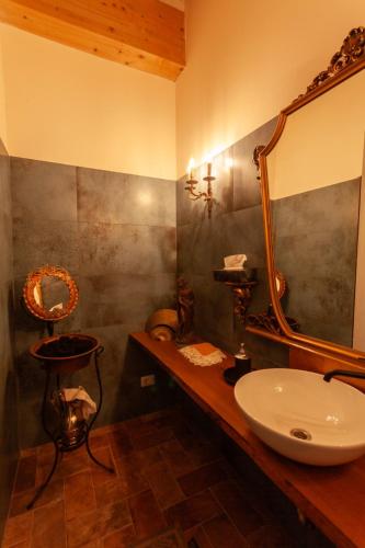 a bathroom with a sink and a mirror at Villa Cairoli Gonzaga in Gonzaga