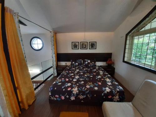 a bedroom with a bed and a window at Voyager's Nest in Phanda